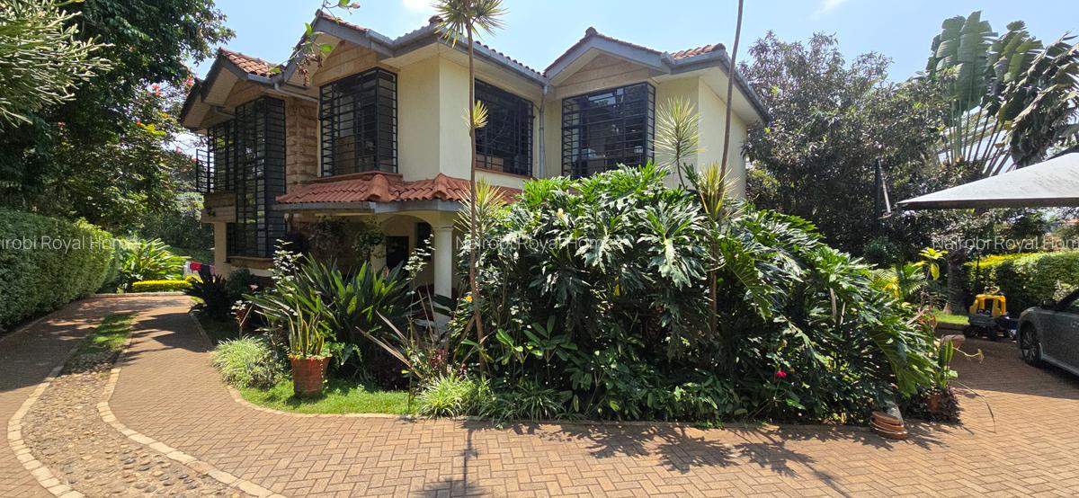 4 Bed House with En Suite at Rosslyn Heghts - 8