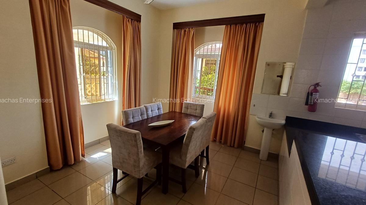 Serviced 2 Bed Apartment with En Suite at Links Road - 11