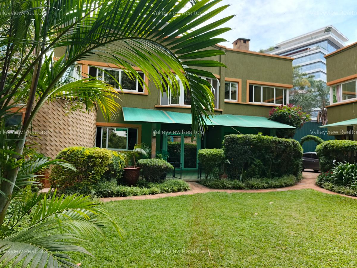 4 Bed Townhouse with En Suite at Riverside - 5