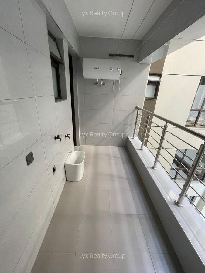 3 Bed Apartment with En Suite in Riverside - 5