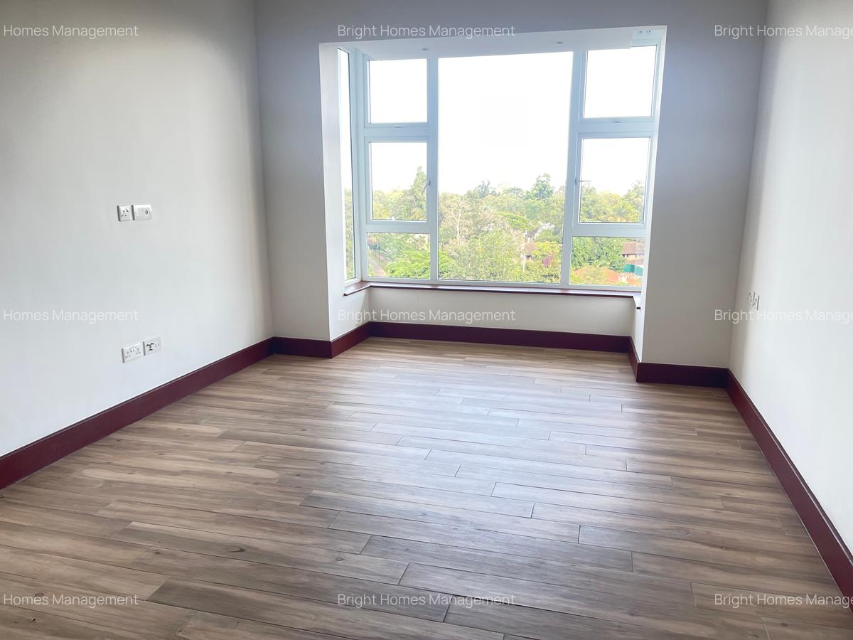 3 Bed Apartment with En Suite in Parklands - 14