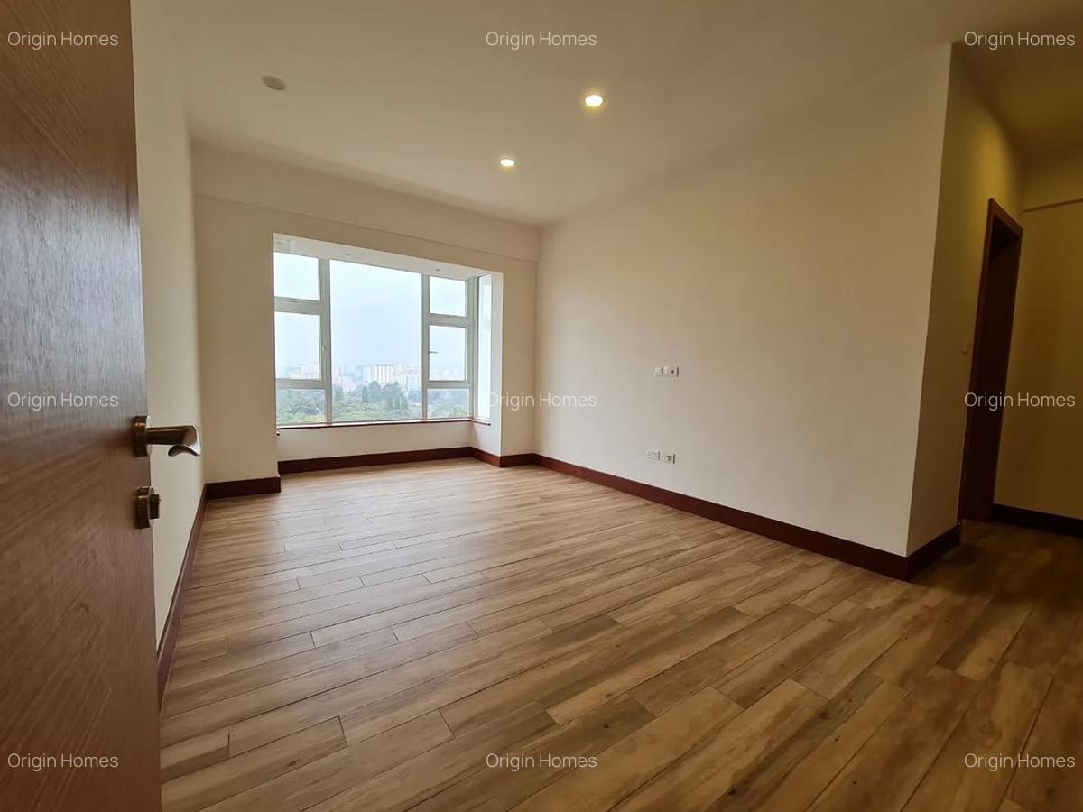 3 Bed Apartment with En Suite at Parklands - 7