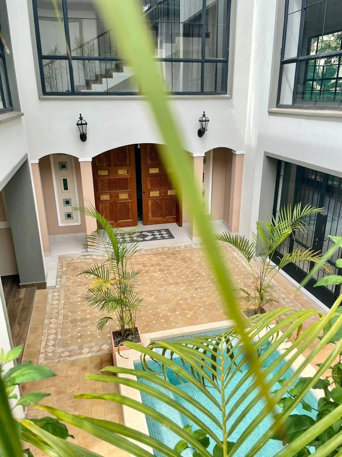 5 Bed House with En Suite in Lavington - 17