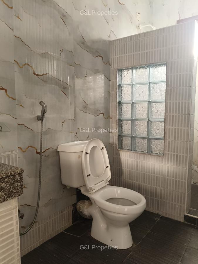 4 Bed Apartment with En Suite at Links Road - 3