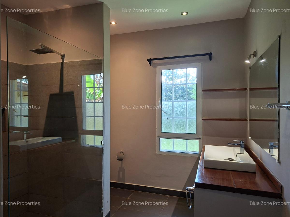 3 Bed Villa with En Suite at Off Ridgeways Rd - 14