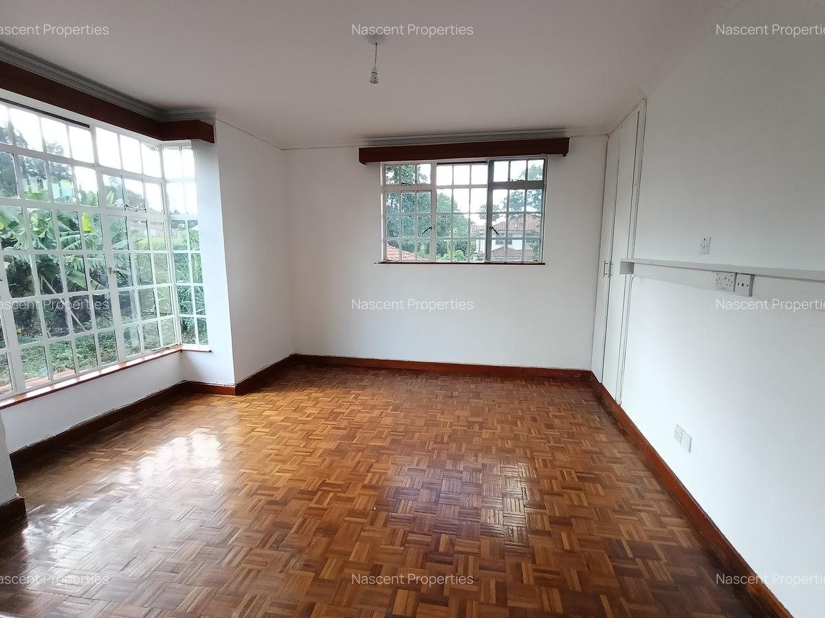 4 Bed Villa with En Suite in Rosslyn - 4