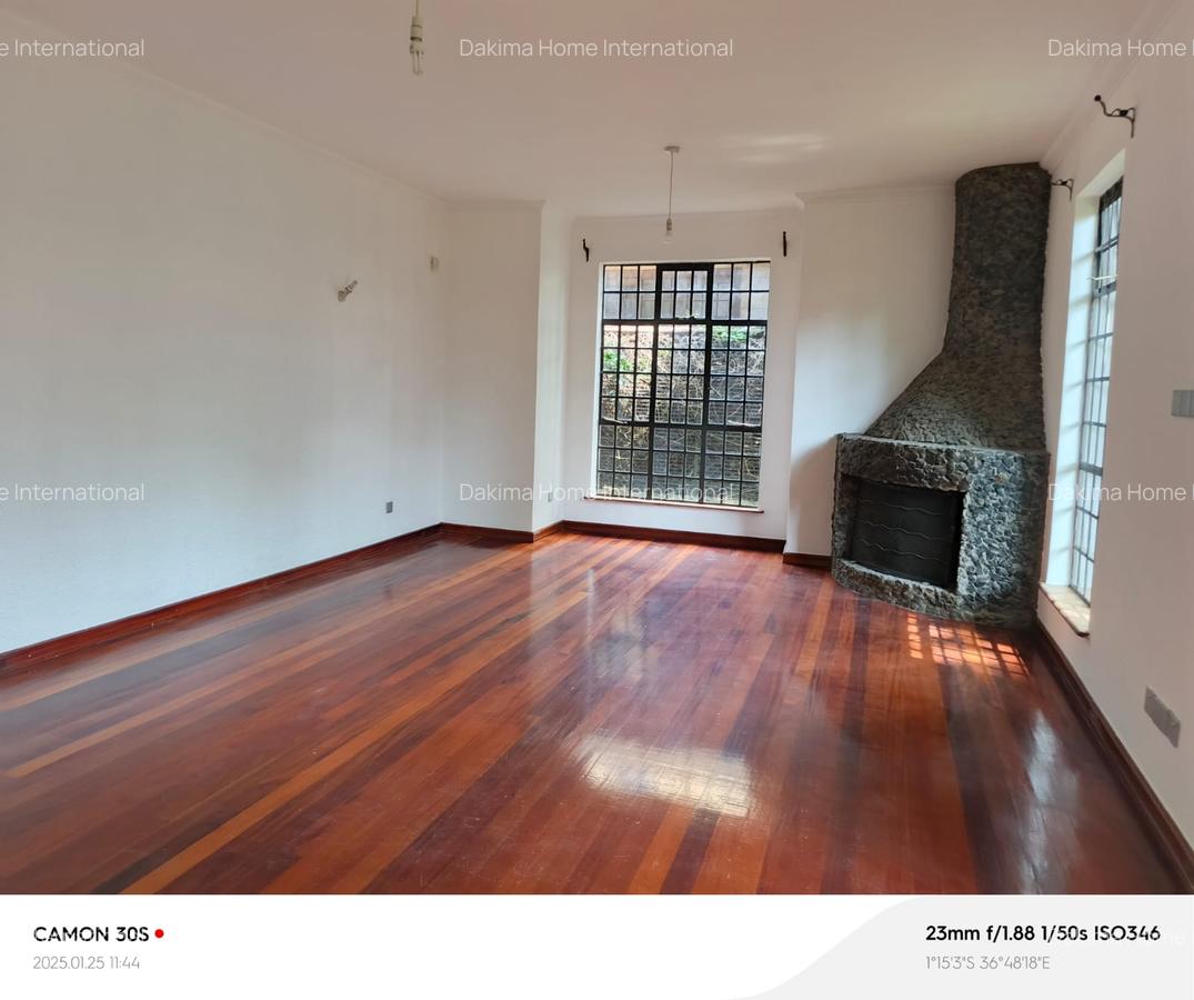 4 Bed Townhouse with En Suite in Spring Valley - 2