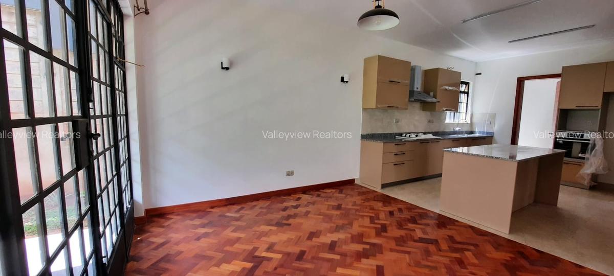 5 Bed Townhouse with En Suite at Lavington - 17