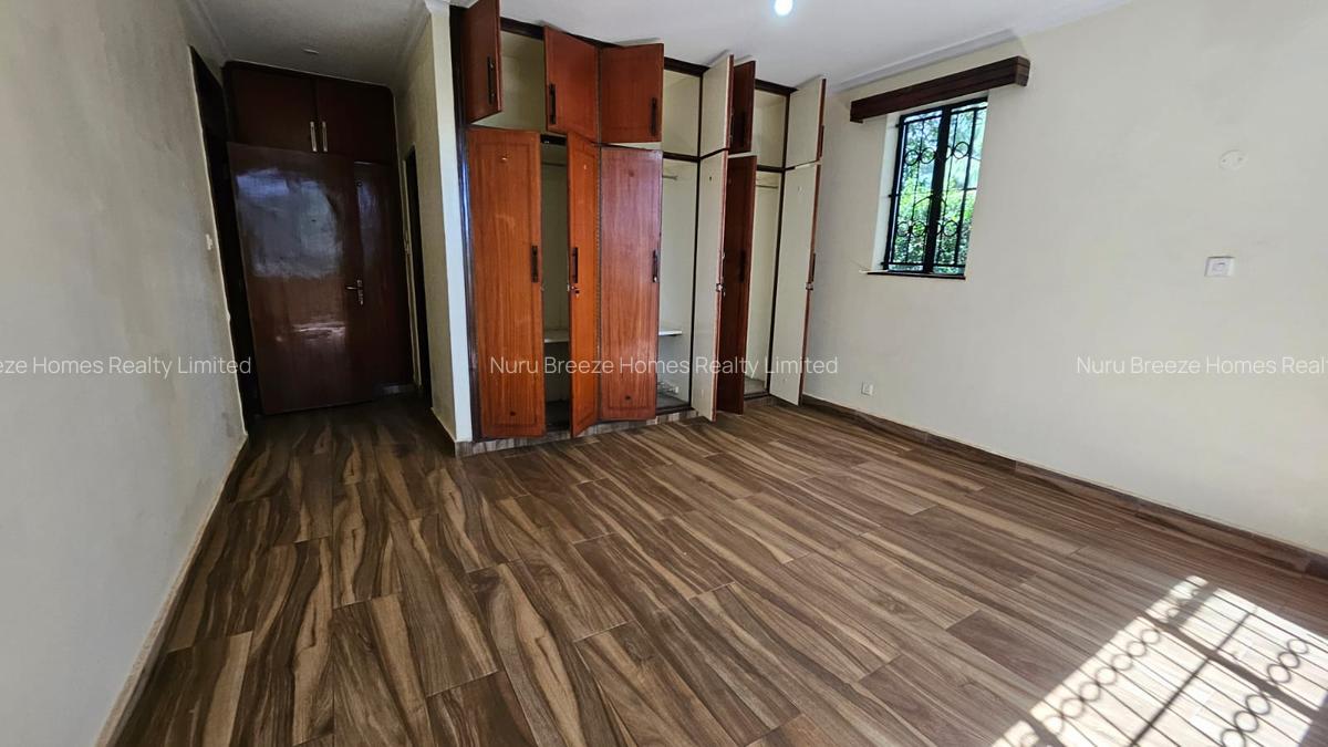 5 Bed House with En Suite in Runda - 10