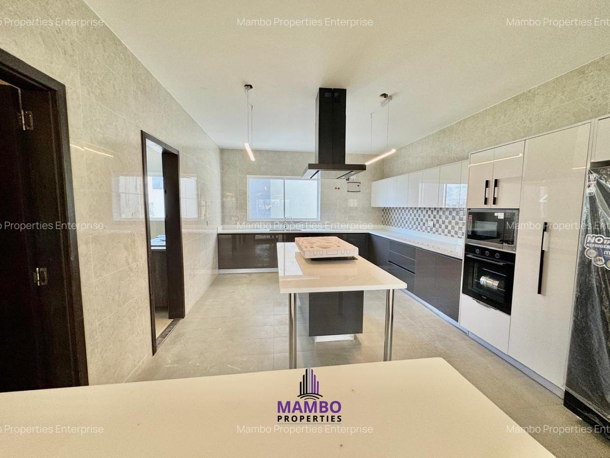 3 Bed Apartment with En Suite at Riverside Dr - 2