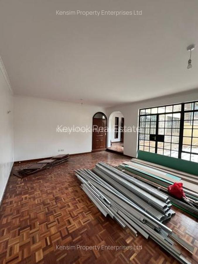 4 Bed Townhouse with En Suite in Lavington - 12