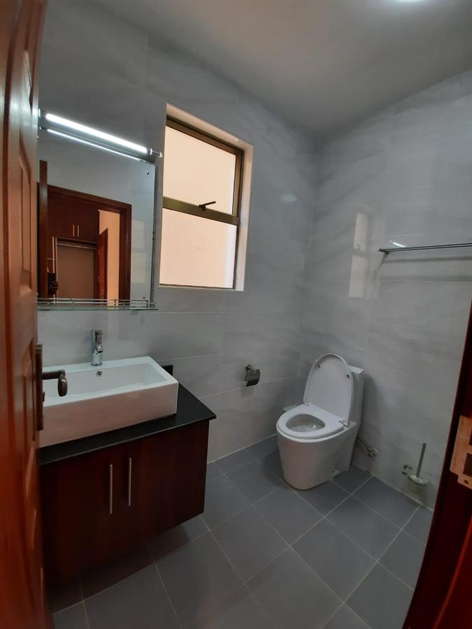 5 Bed Villa with En Suite in Lavington - 6