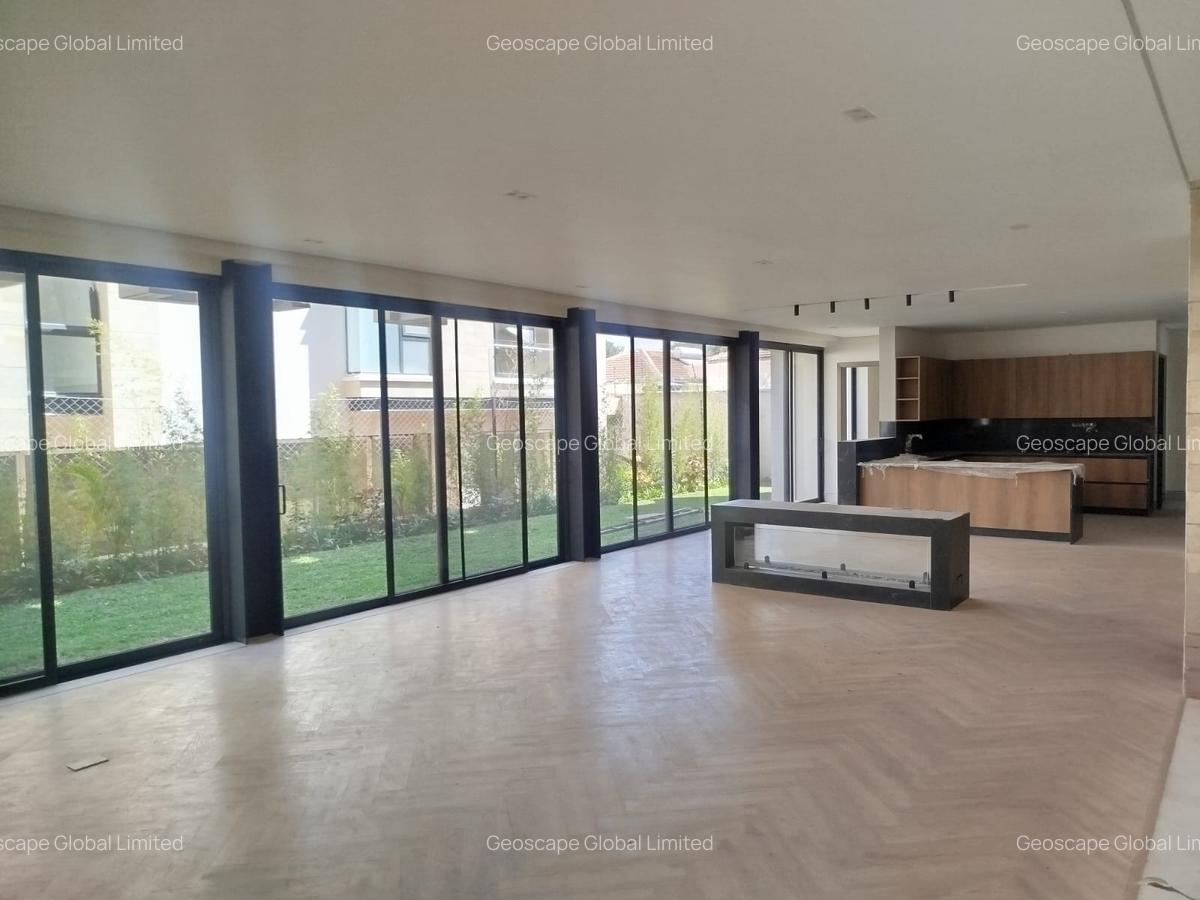 5 Bed House with En Suite in Spring Valley - 3