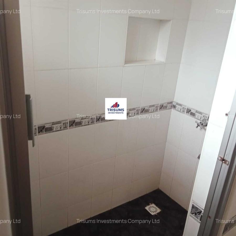 5 Bed House with En Suite in Westlands Area - 14