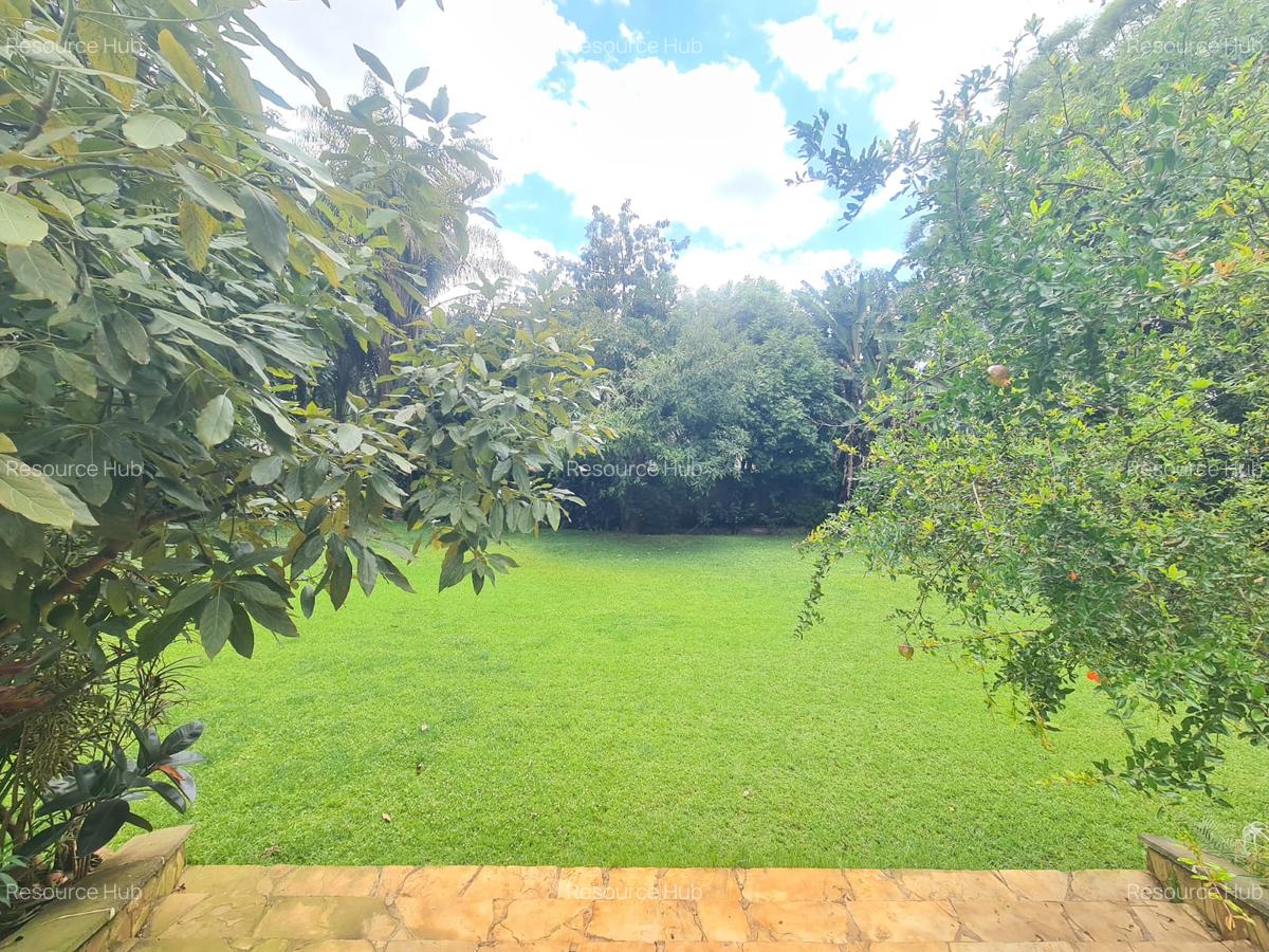 6 Bed House with En Suite at Lavington - 3