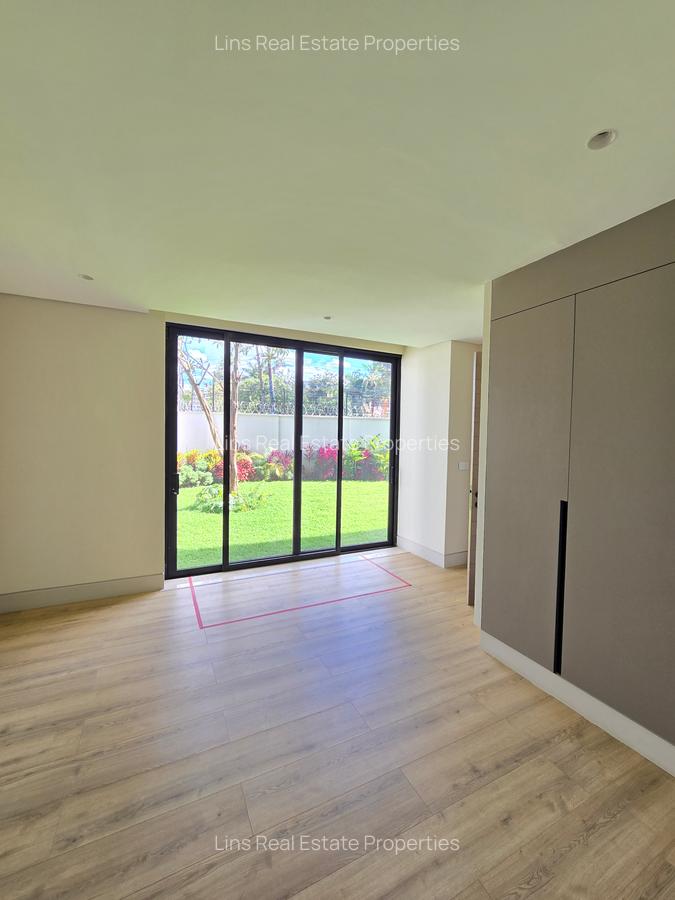 5 Bed Townhouse with En Suite in Brookside - 20