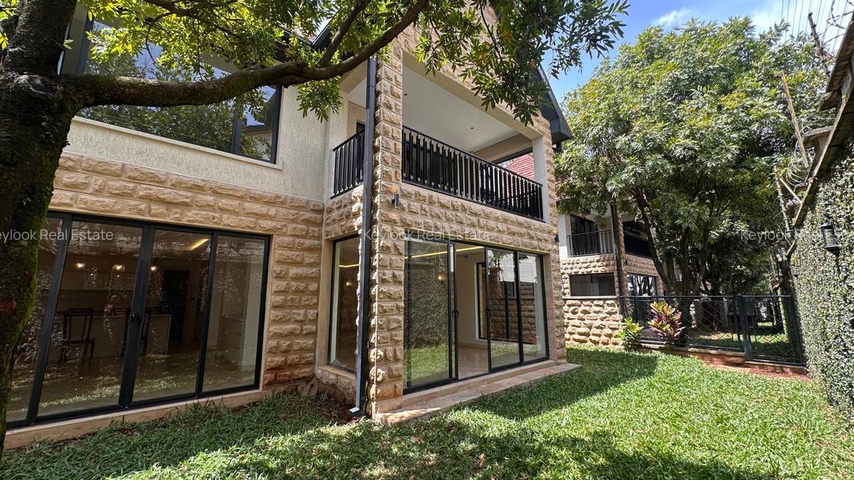 6 Bed Townhouse with En Suite at Lavington Green - 1