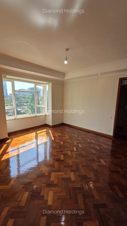 4 Bed Apartment with En Suite at Parklands - 14