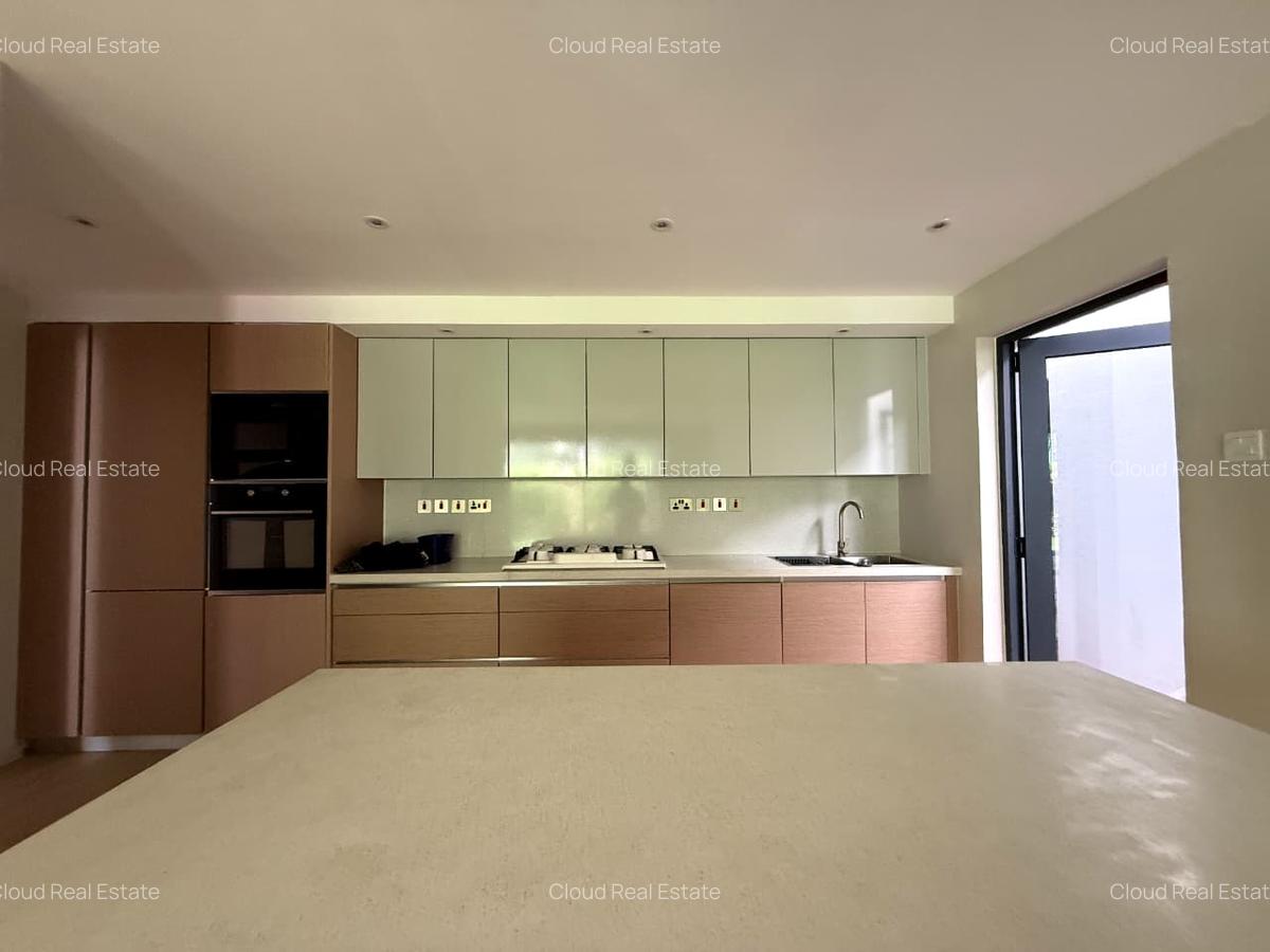 5 Bed House with En Suite in Kyuna - 5