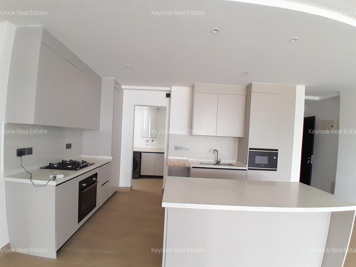 3 Bed Apartment with En Suite at Riverside - 6