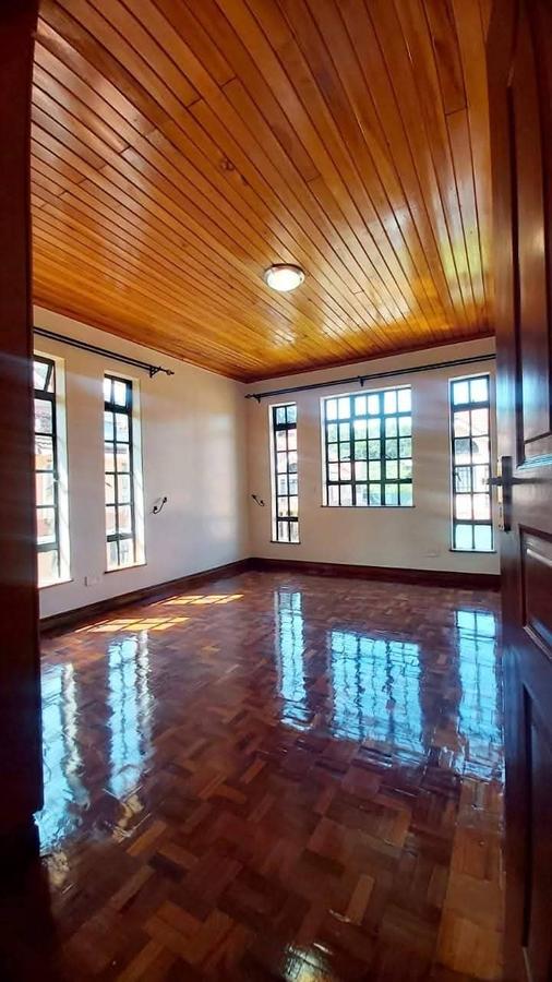 5 Bed Townhouse with En Suite at Lavington - 9