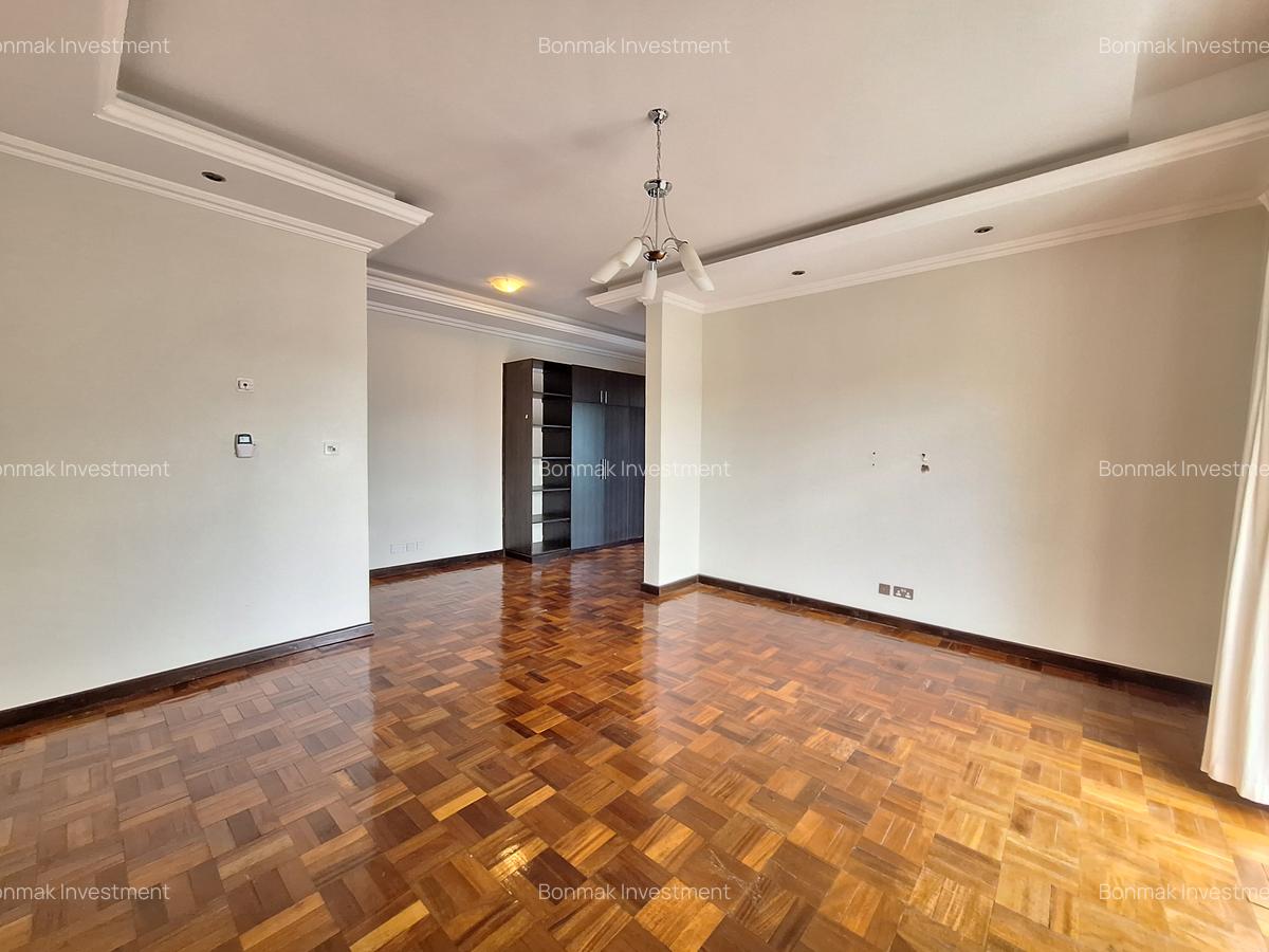 4 Bed Townhouse with En Suite at Rossylin Lone Tree - 11