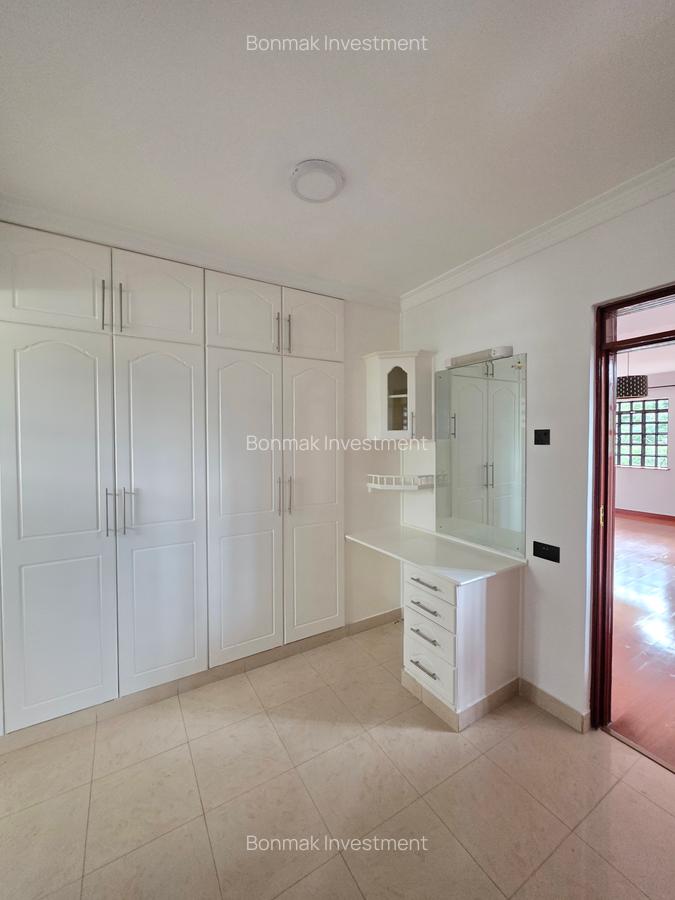 4 Bed House with En Suite at Lavington - 12