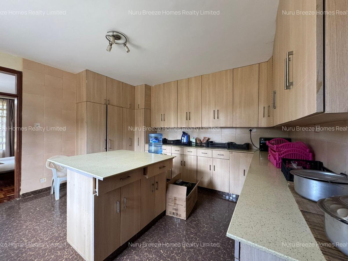 4 Bed House with En Suite in Runda - 18