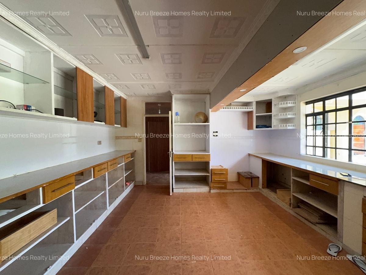 5 Bed House with En Suite in Loresho - 3