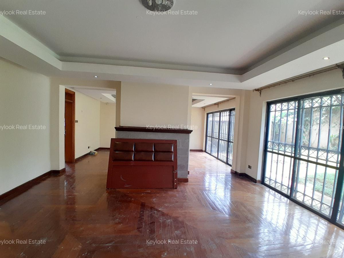 5 Bed Townhouse with En Suite at Lavington - 12