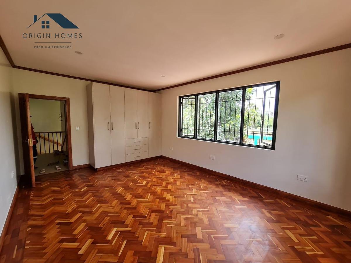 4 Bed House with En Suite at Lavington - 19