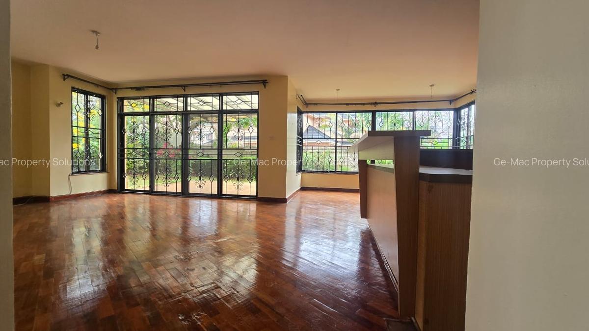 4 Bed House with En Suite in Garden Estate - 5