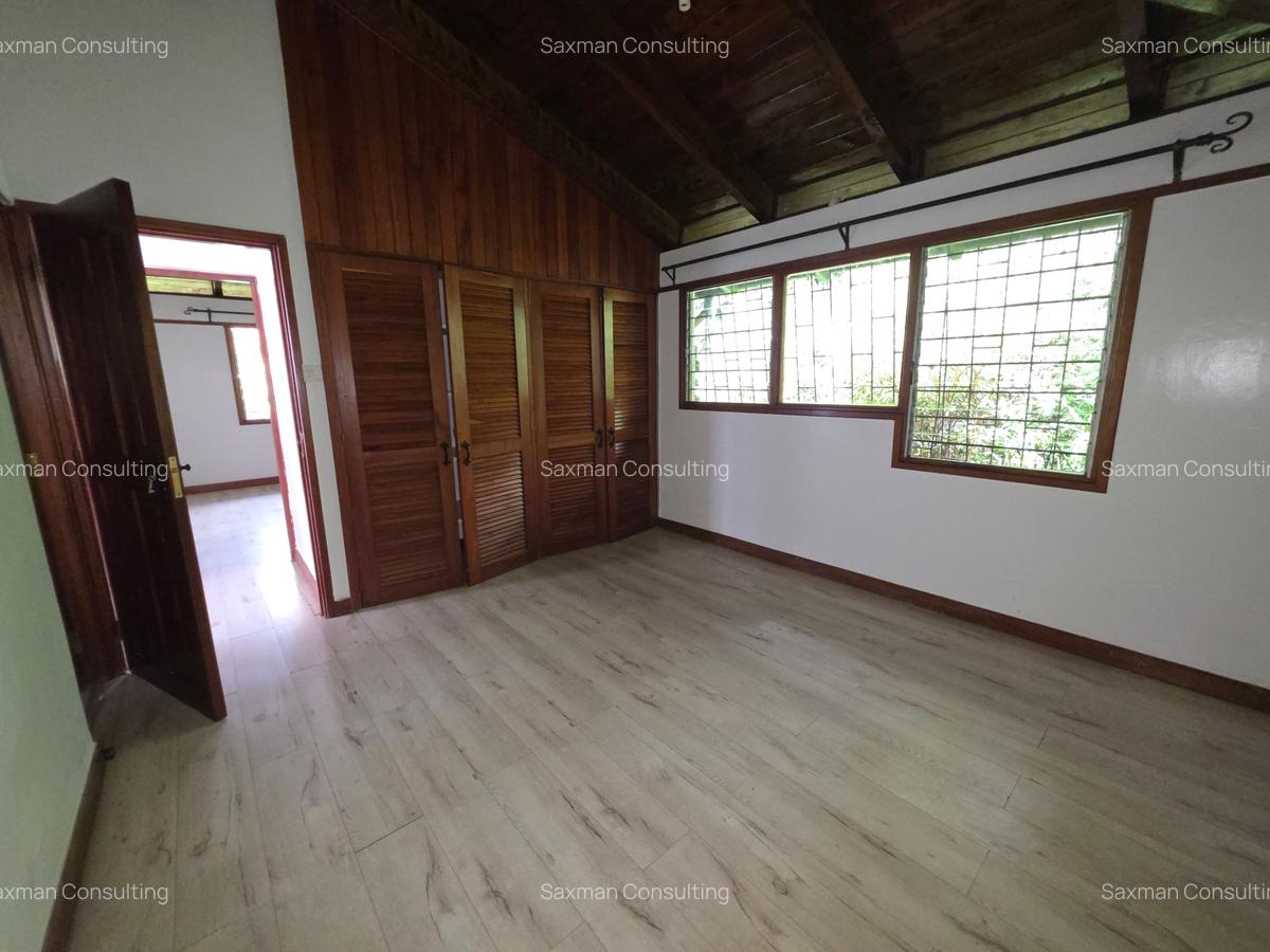 4 Bed House with Garden in Spring Valley - 17