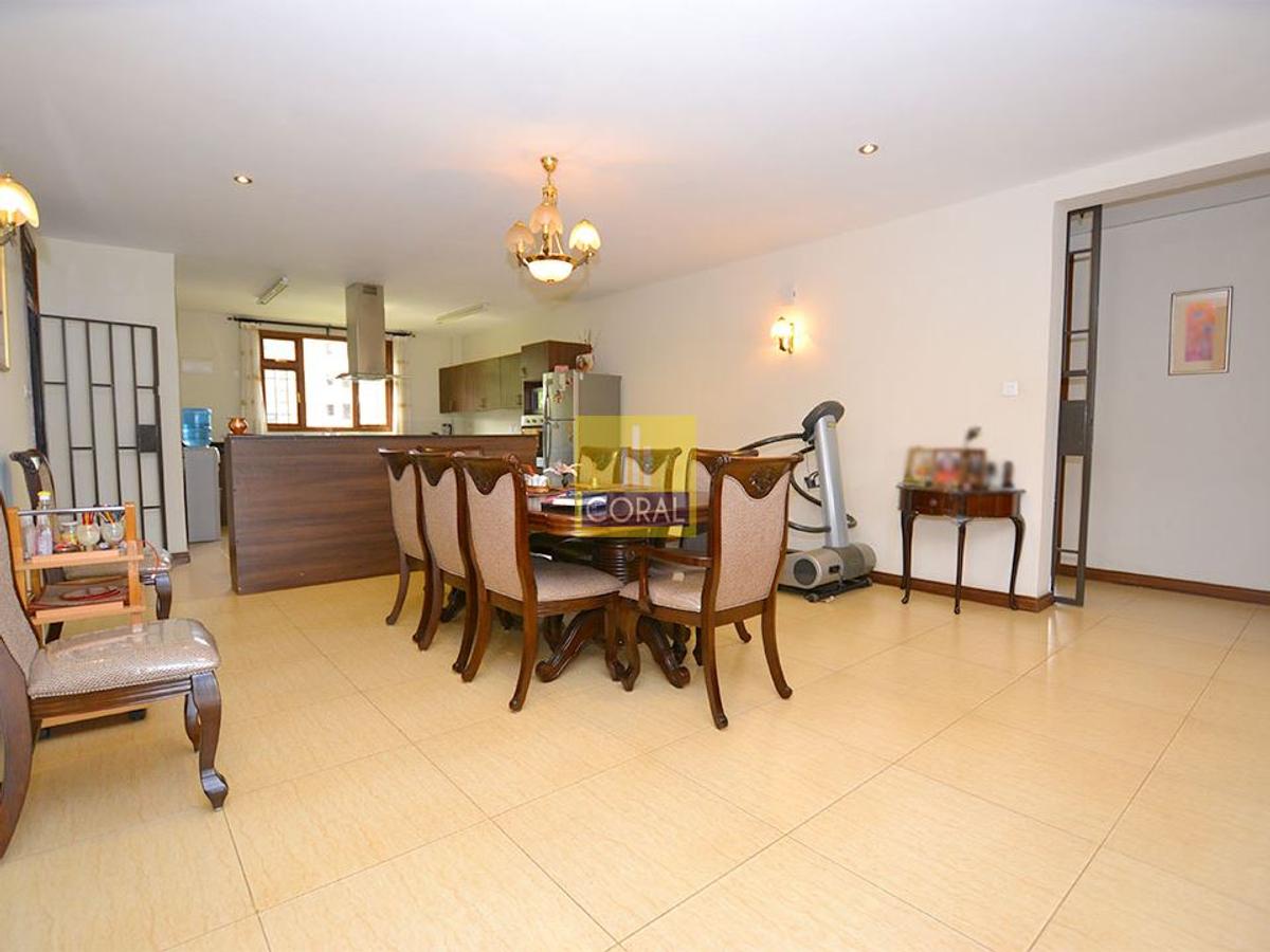 3 Bed Apartment with En Suite in Riverside - 5