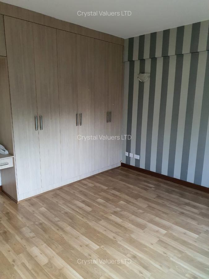 4 Bed Apartment with En Suite in General Mathenge - 3