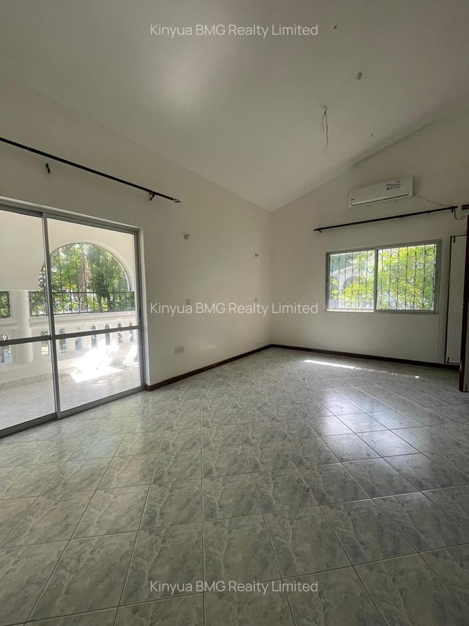 4 Bed Villa with En Suite in Nyali Area - 8