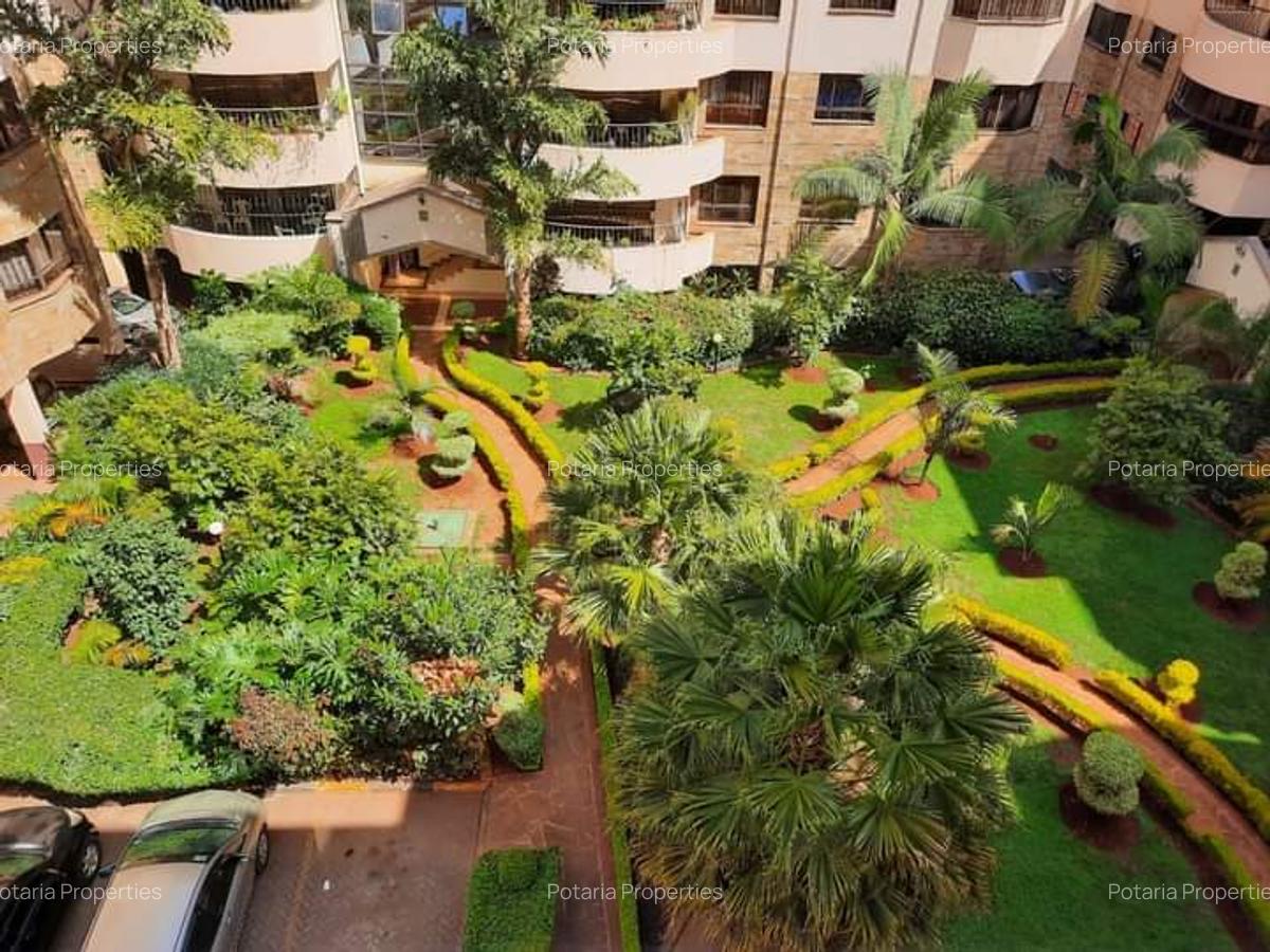 3 Bed Apartment with En Suite in Lavington - 1