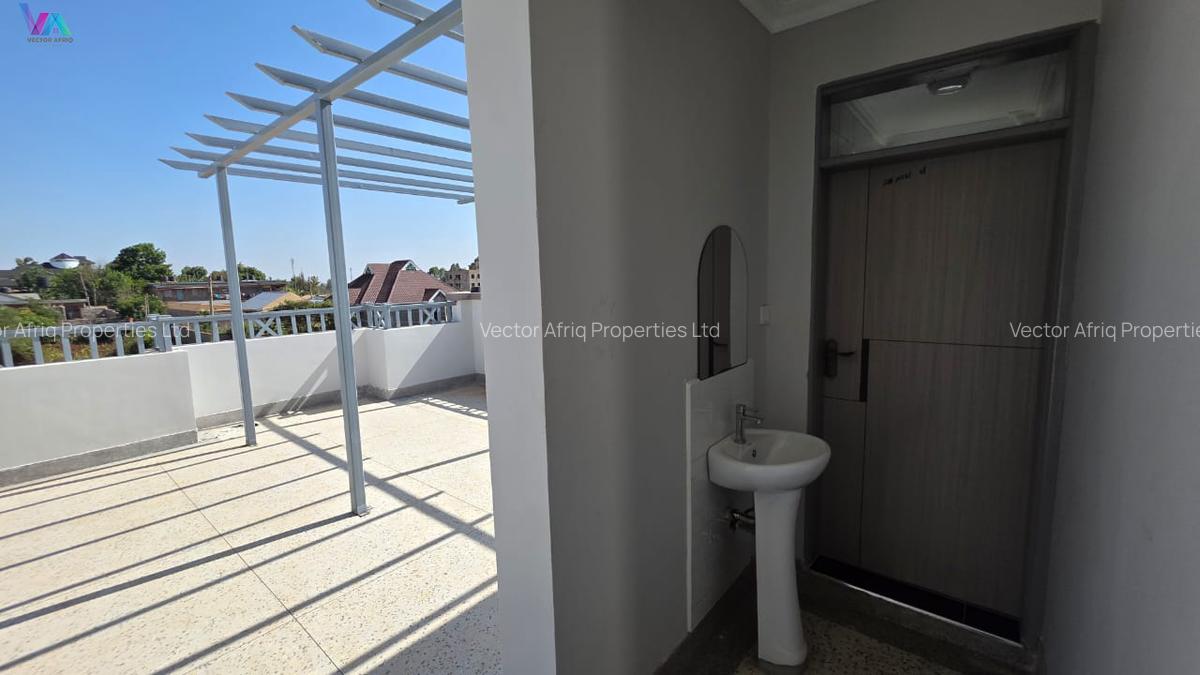 4 Bed Townhouse with En Suite in Ruiru - 2