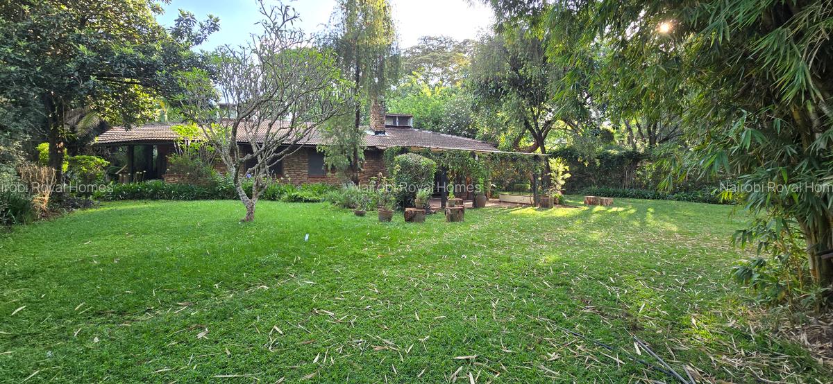 4 Bed House with En Suite at Lakeview Avenue - 3