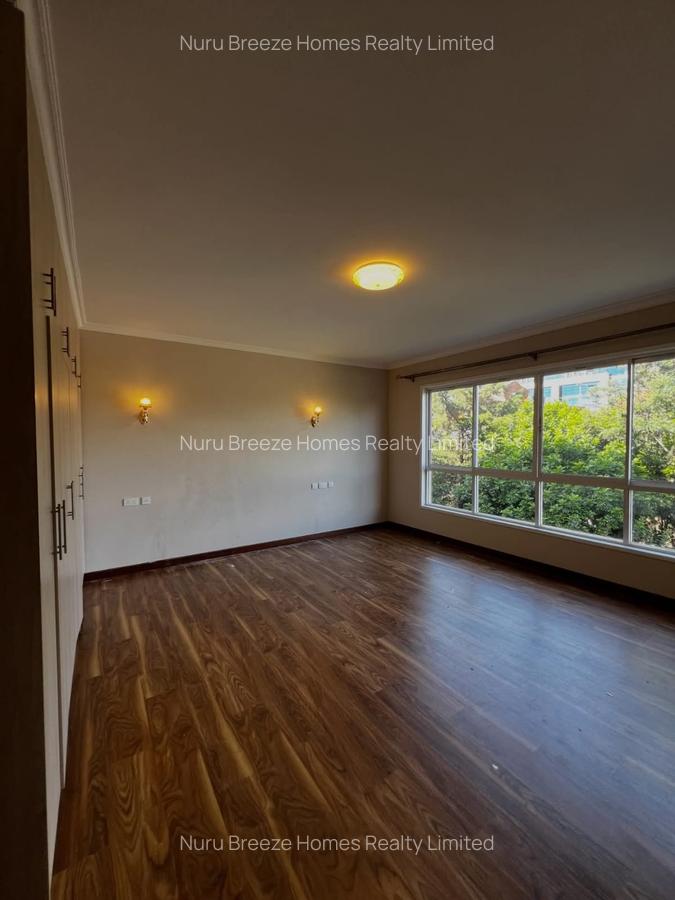 3 Bed Apartment with En Suite in Riverside - 11