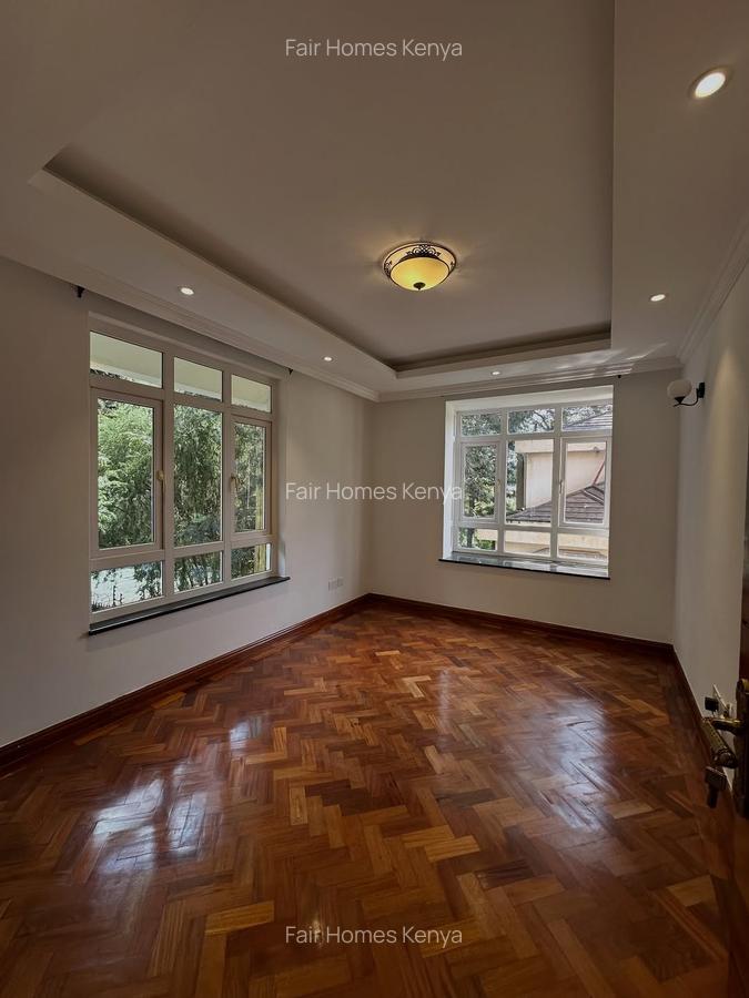 5 Bed Townhouse with En Suite at Lavington Green - 3