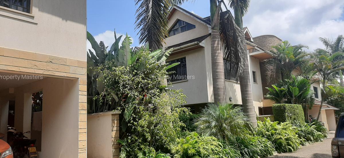 5 Bed Villa with En Suite at Lavington - 9