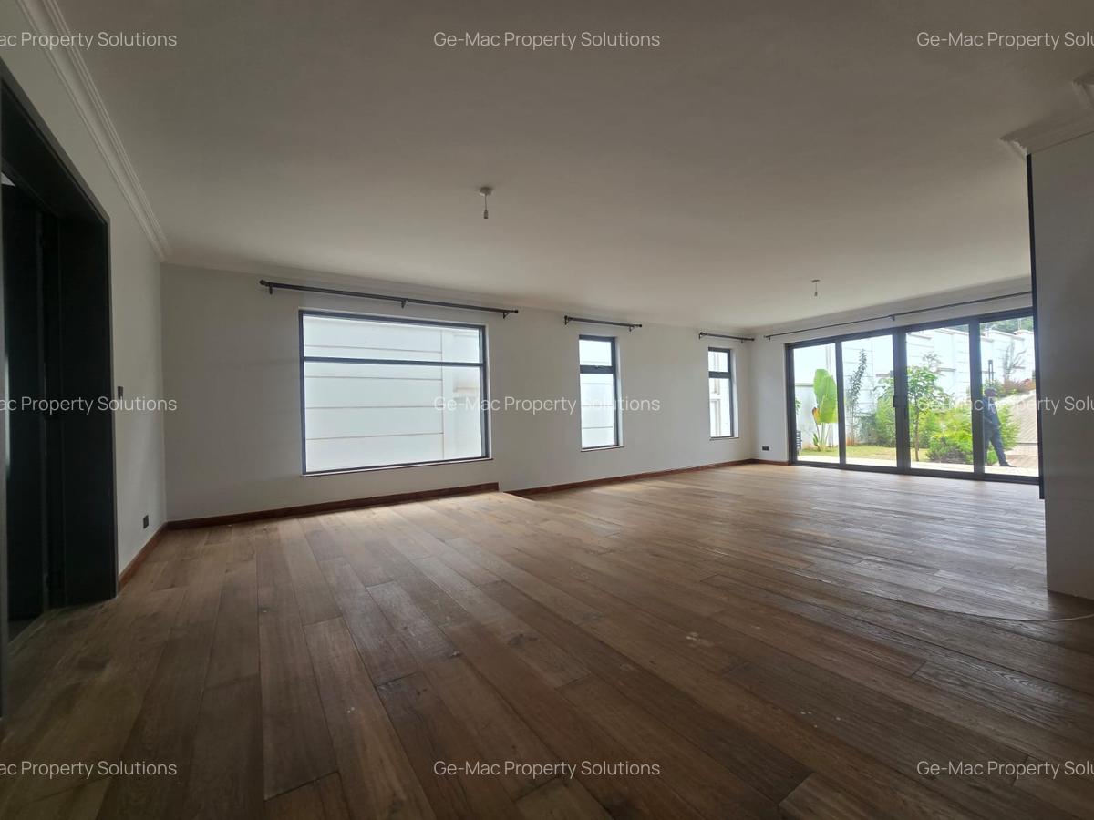 5 Bed House with En Suite in Lavington - 8