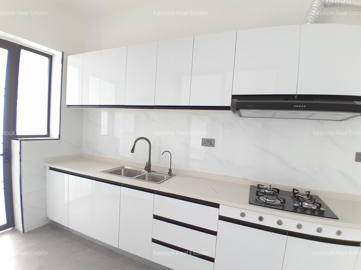 2 Bed Apartment with En Suite at Lavington - 4