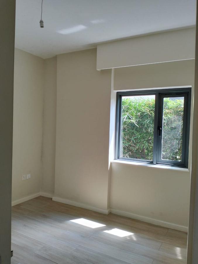 2 Bed Apartment with En Suite in Riverside - 5