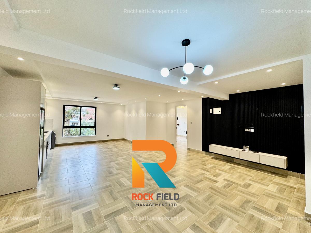 1 Bed Apartment with En Suite in Brookside - 4