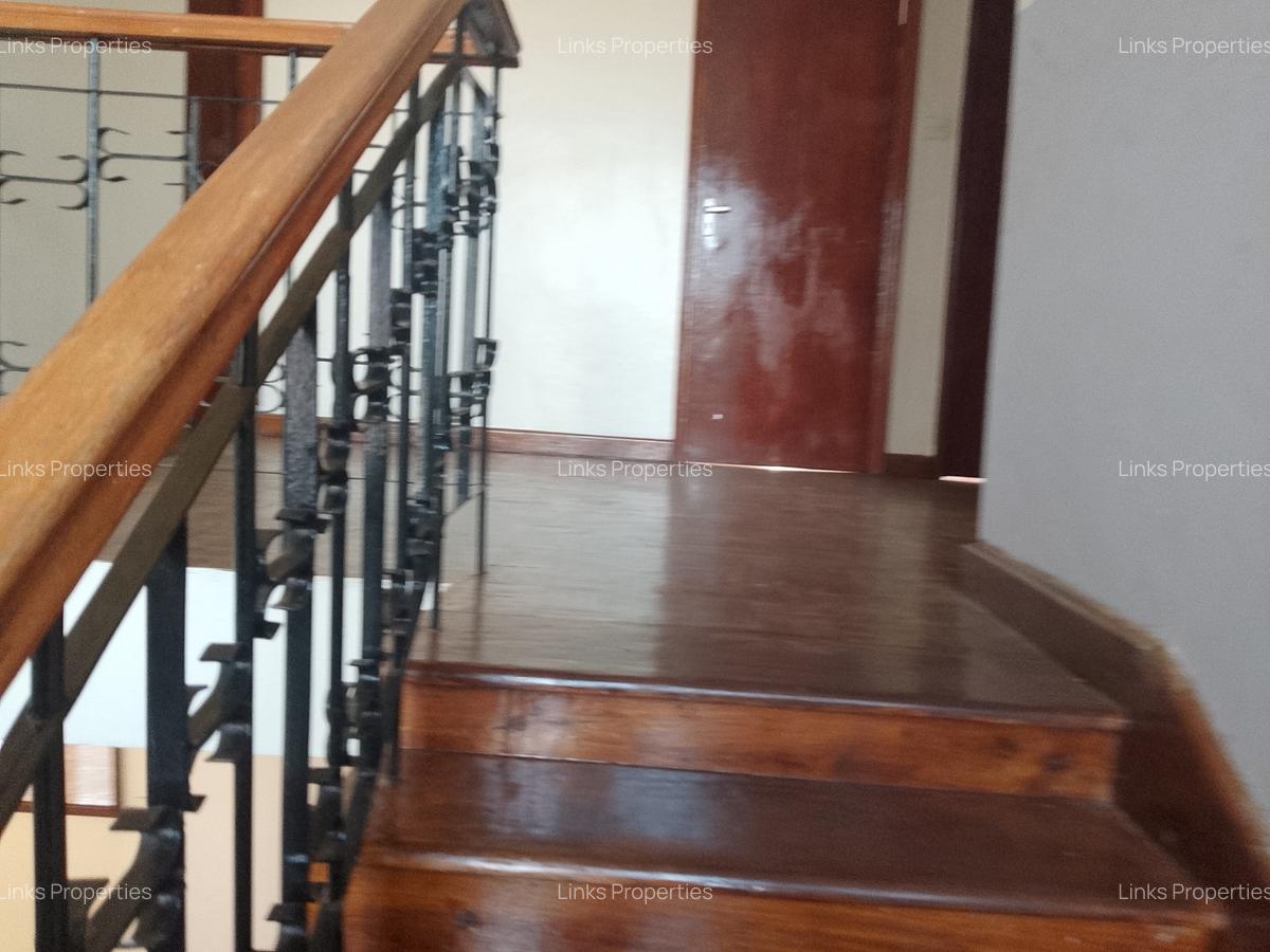 4 Bed Townhouse with En Suite at Mountain View - 20