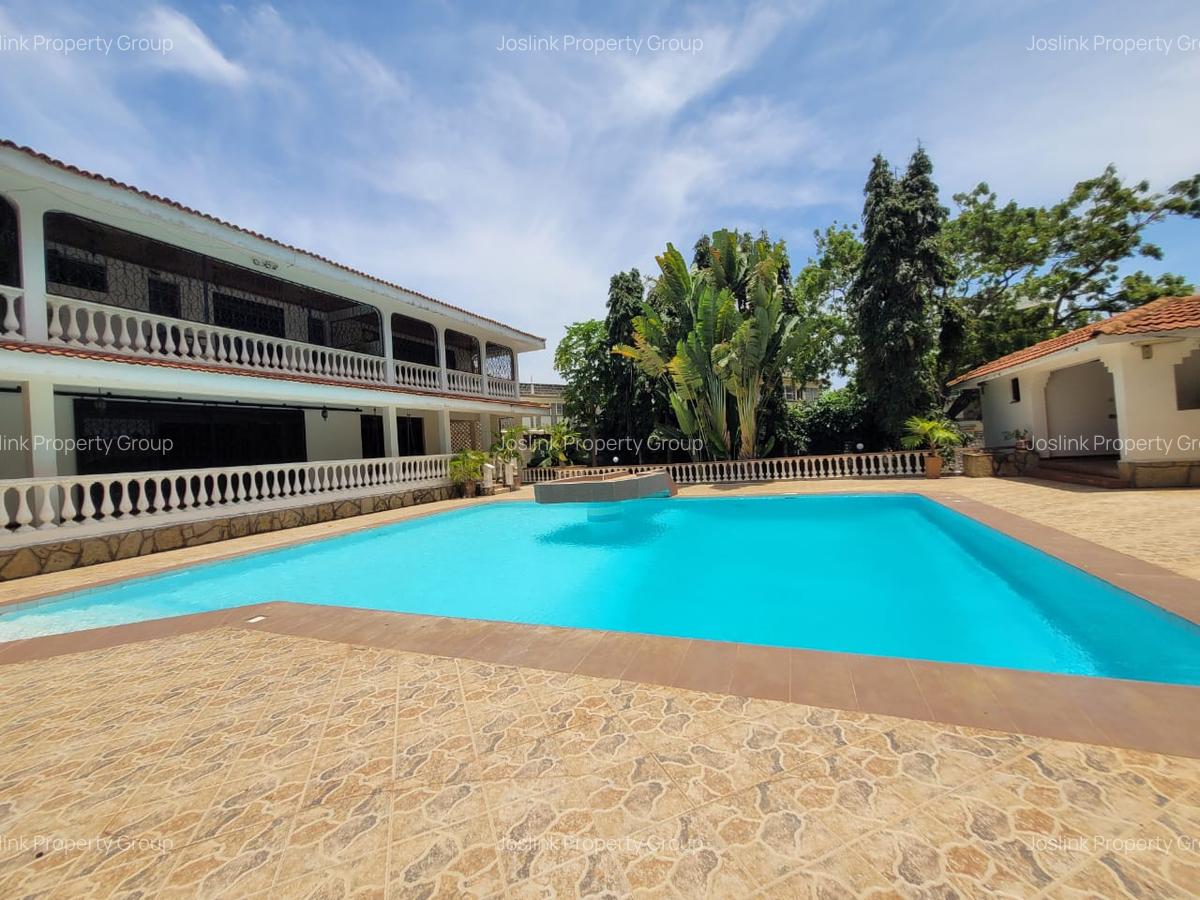 4 Bed Townhouse with En Suite at Greenwood Drive - 1