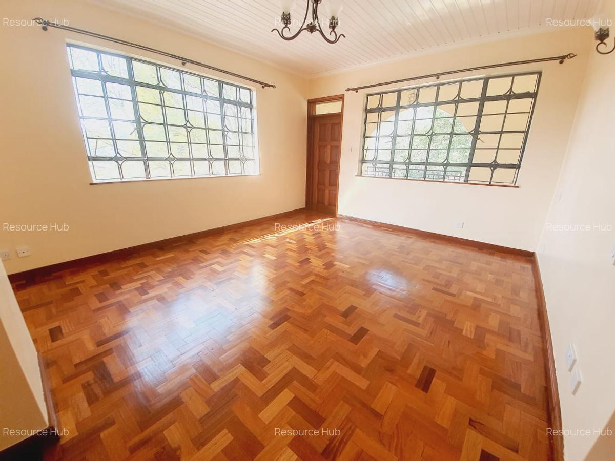 4 Bed Townhouse with En Suite at Riverside - 11