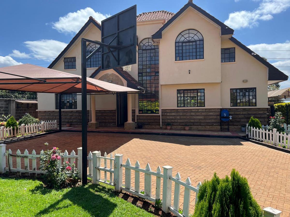 5 Bed Townhouse with En Suite at Red Hill - 1